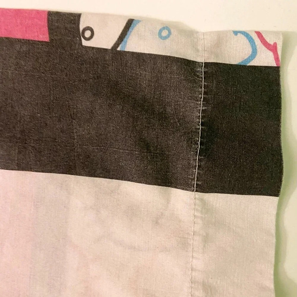 2013 Hello Kitty  Pink and Black Standard Size 29 x 18 inch 1 Piece Pillowcase - Picture 3 of 16